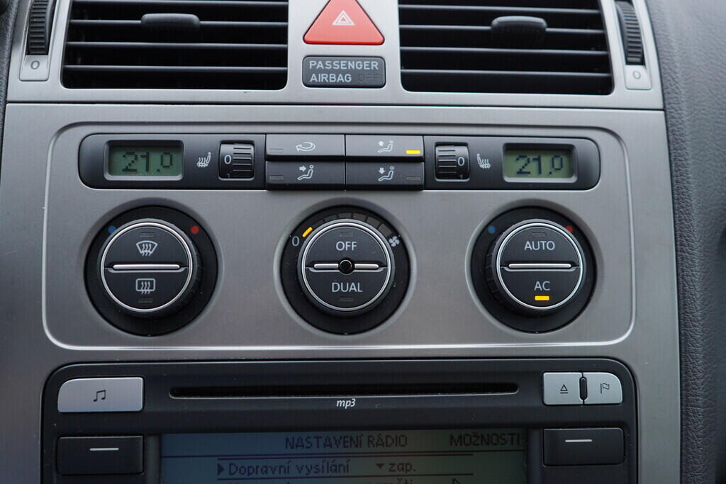 OV190V09409_31.webp_TOURAN  1.4 TSI 103 kW manuál