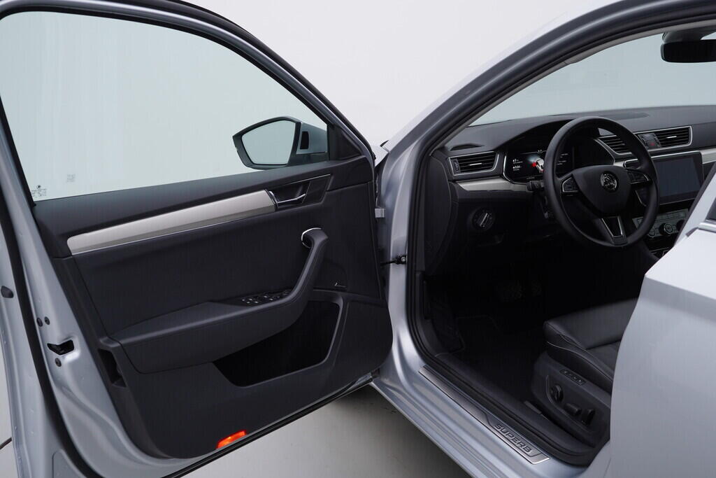 OV190V09411_18.webp_SUPERB L&K 1.4 TSI 115 kW automat