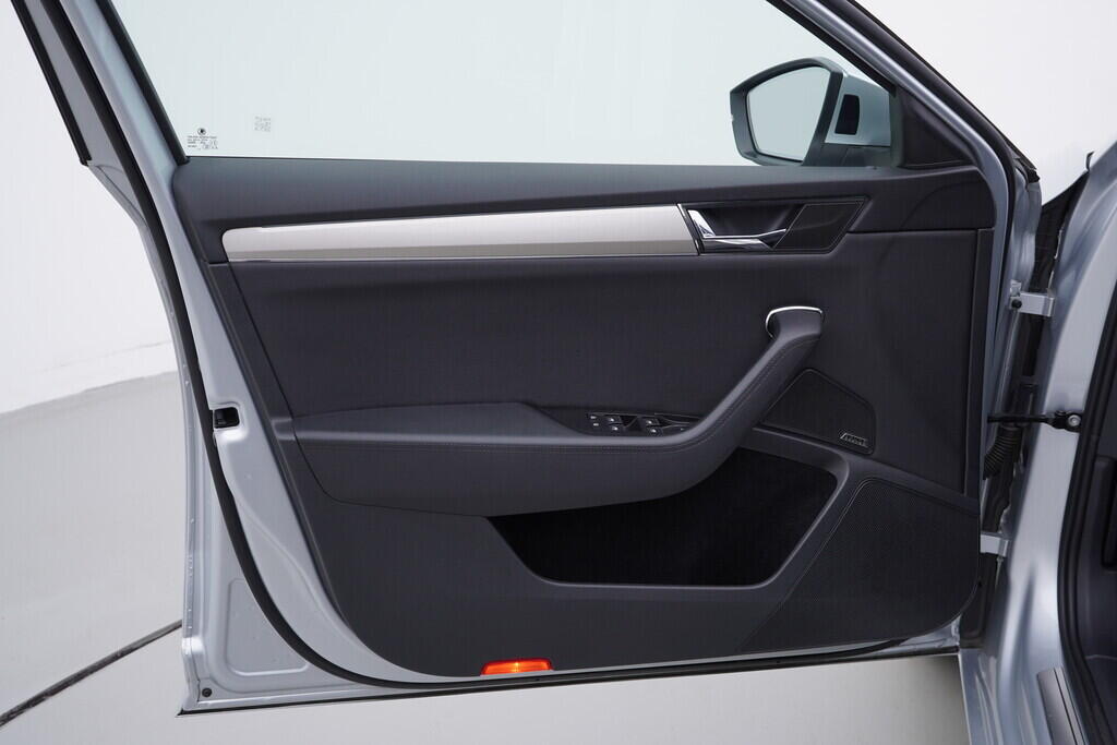 OV190V09411_19.webp_SUPERB L&K 1.4 TSI 115 kW automat