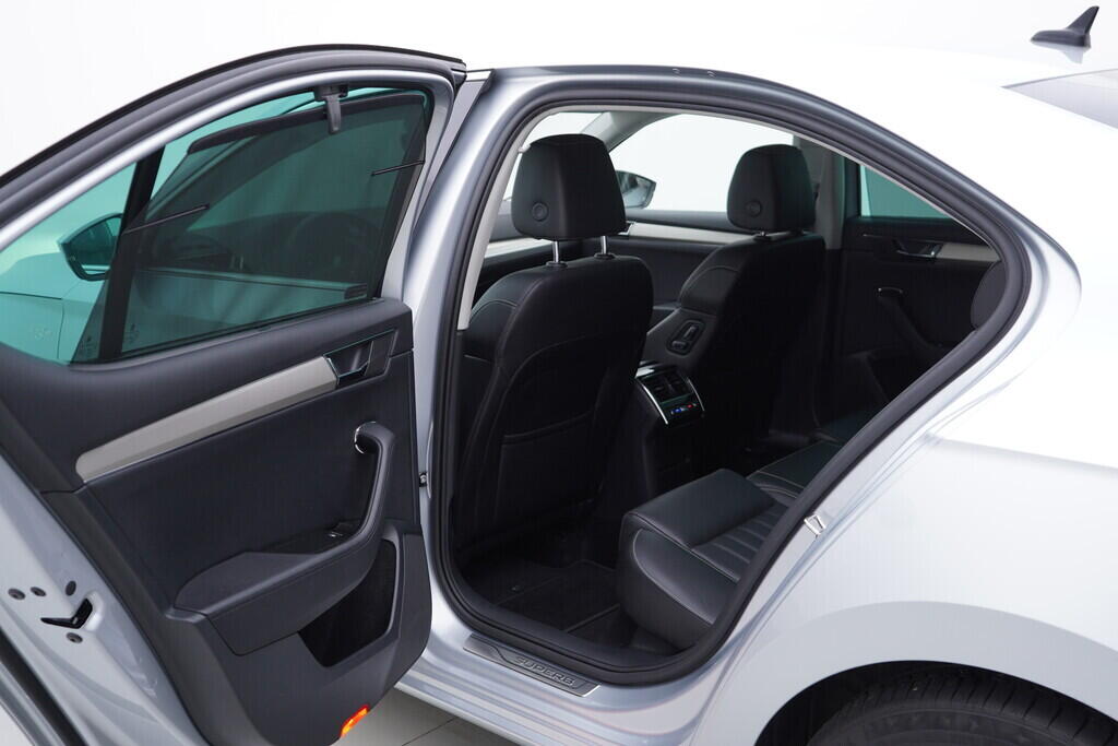 OV190V09411_38.webp_SUPERB L&K 1.4 TSI 115 kW automat