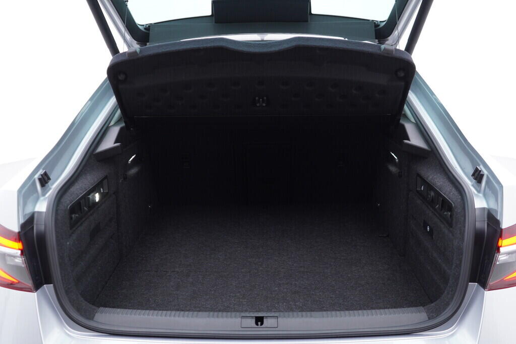 OV190V09411_43.webp_SUPERB L&K 1.4 TSI 115 kW automat