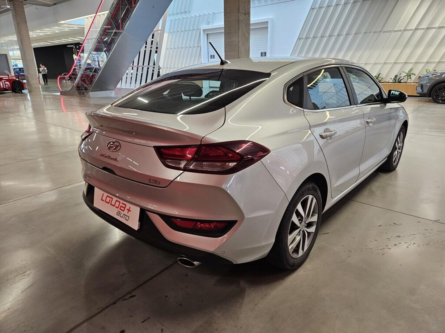 OV190V09412_11.webp_I30 FASTBACK Trikolor 1.0  88 kW manuál