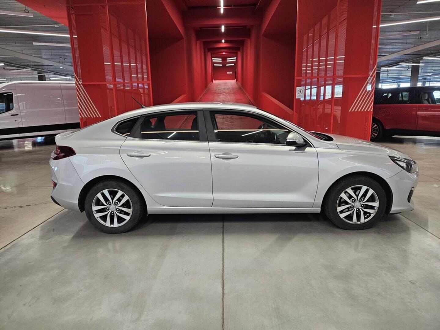 OV190V09412_12.webp_I30 FASTBACK Trikolor 1.0  88 kW manuál