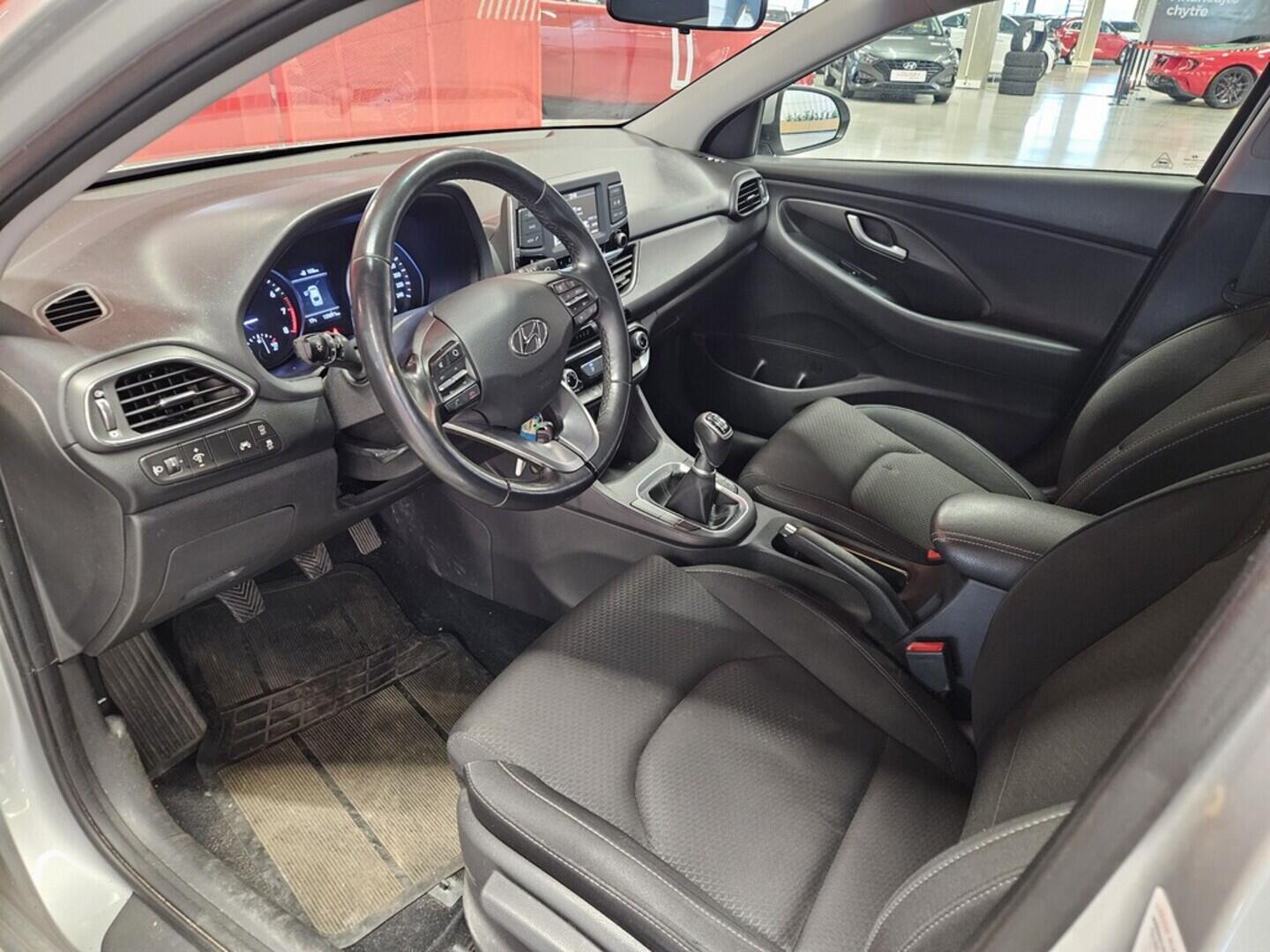 OV190V09412_17.webp_I30 FASTBACK Trikolor 1.0  88 kW manuál