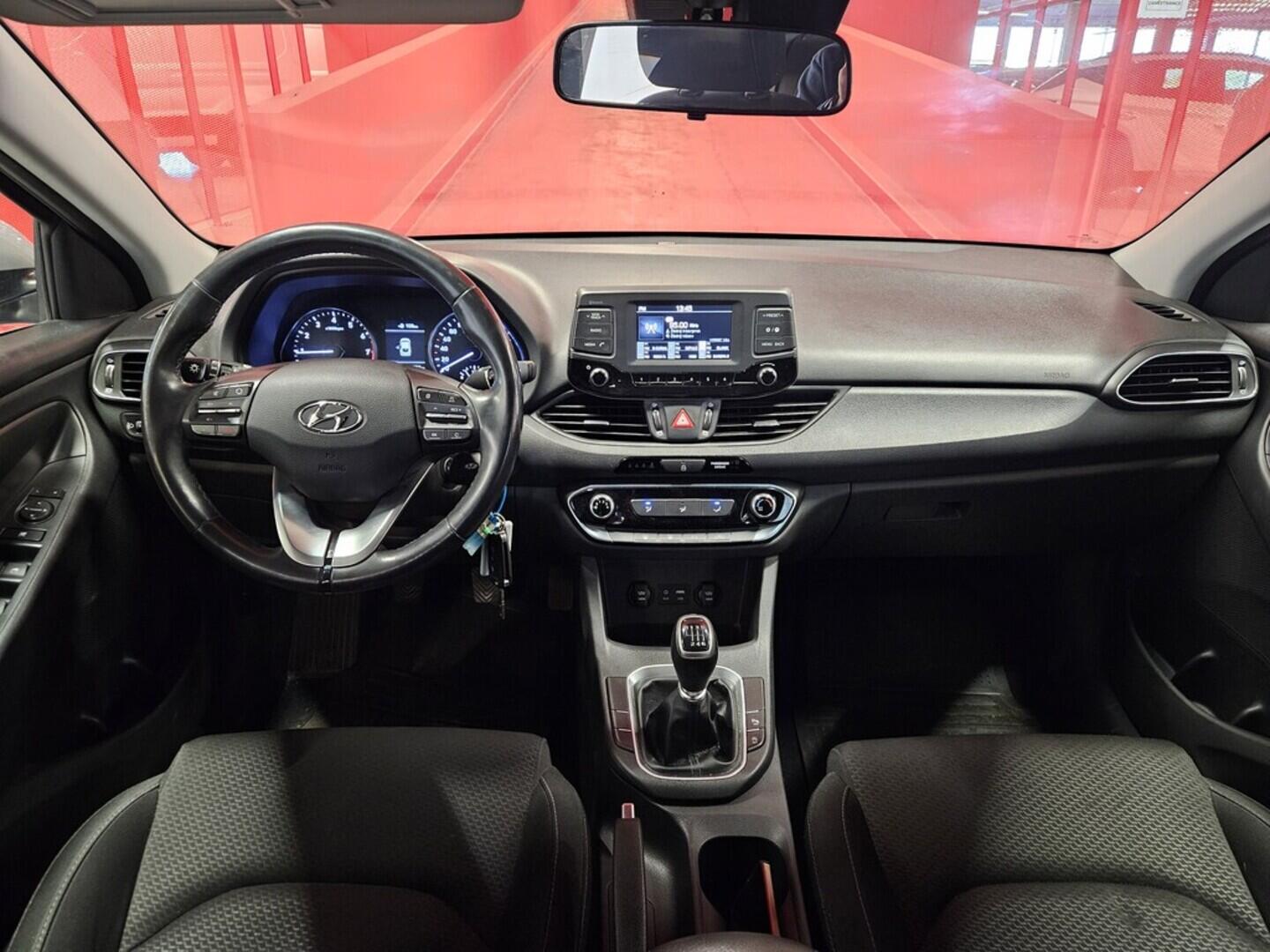 OV190V09412_19.webp_I30 FASTBACK Trikolor 1.0  88 kW manuál