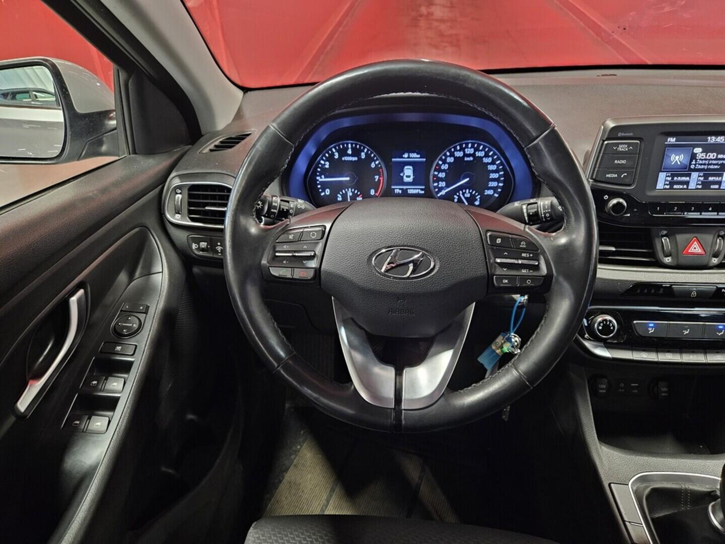 OV190V09412_20.webp_I30 FASTBACK Trikolor 1.0  88 kW manuál