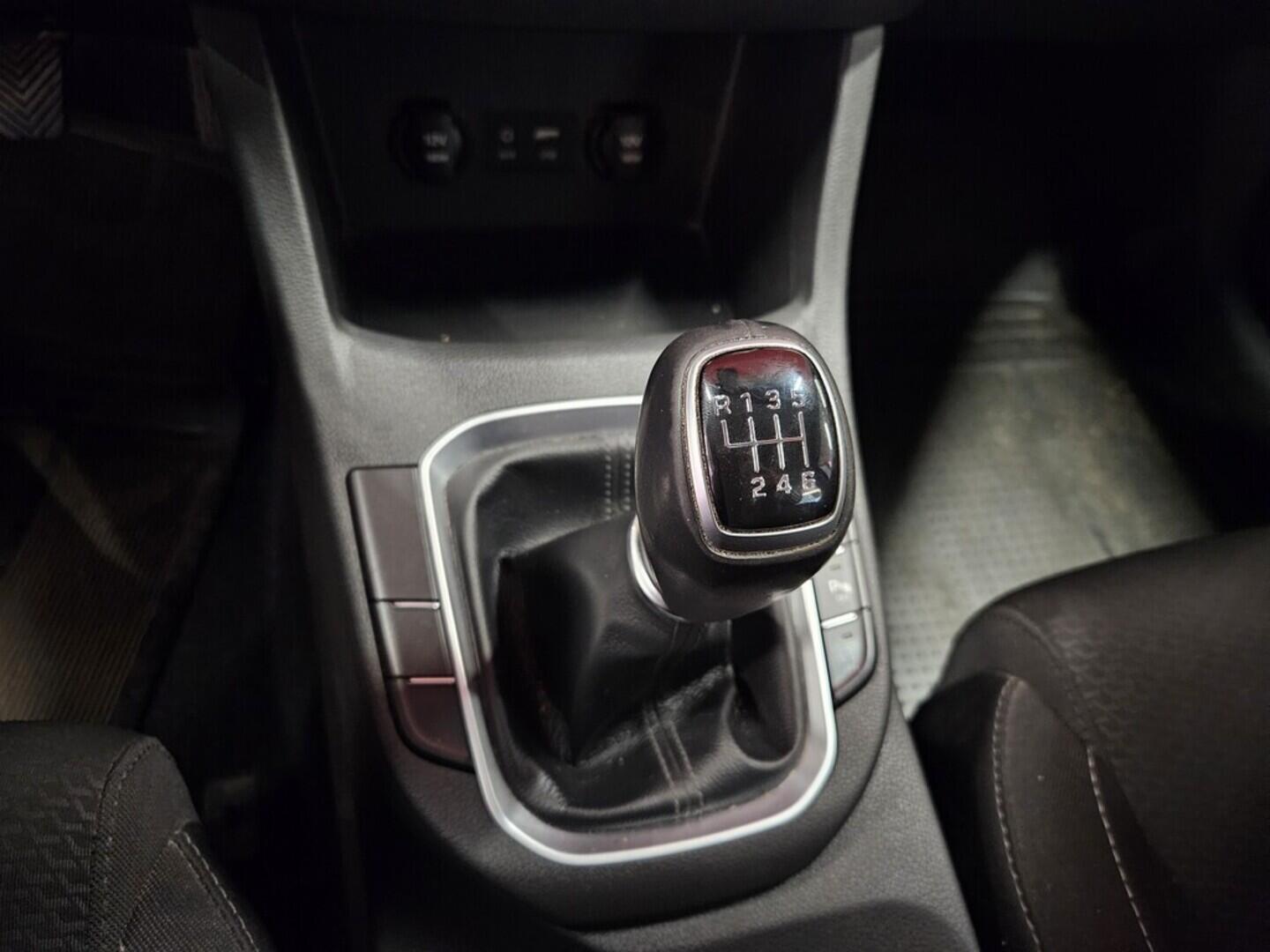 OV190V09412_23.webp_I30 FASTBACK Trikolor 1.0  88 kW manuál