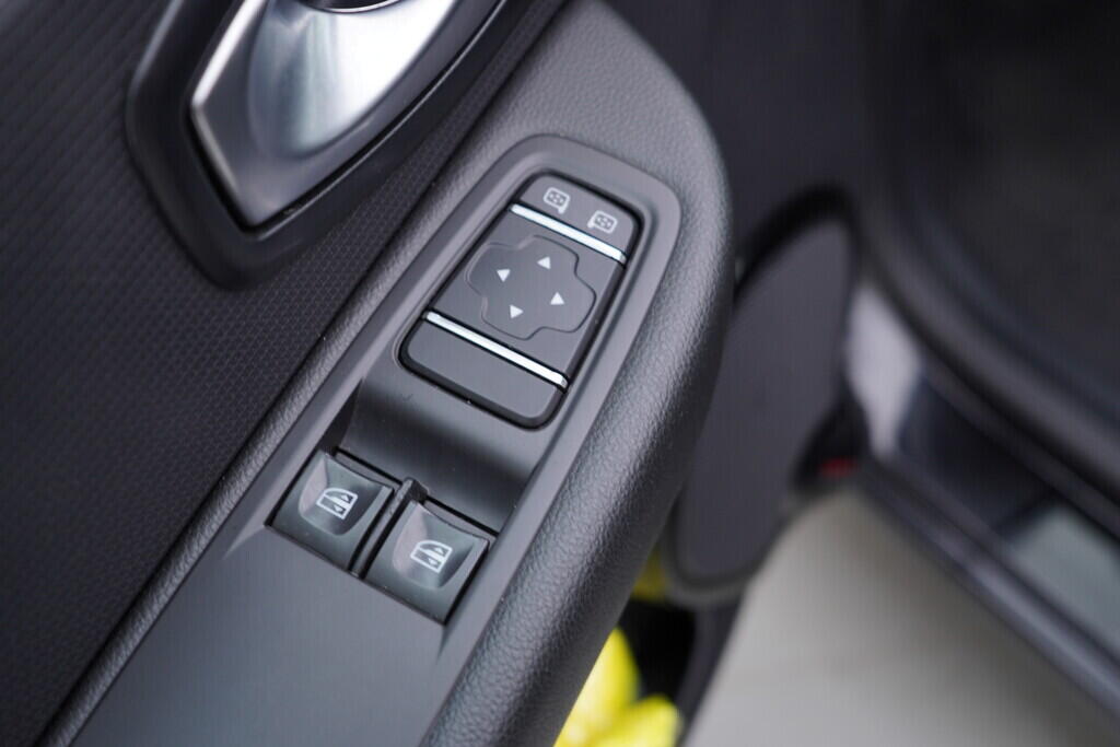 OV190V09413_20.webp_CLIO  1.1  54 kW manuál