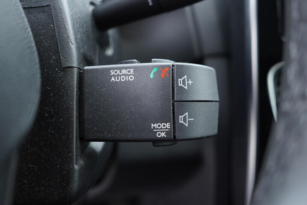 OV190V09413_26.webp_CLIO  1.1  54 kW manuál