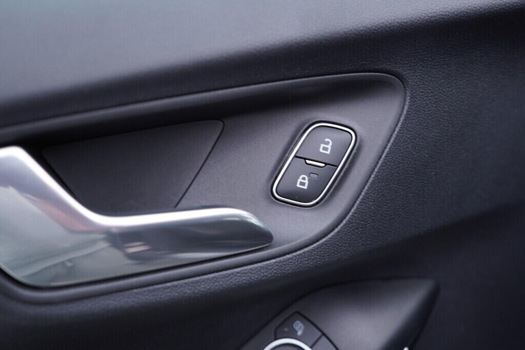 OV190V09417_21.webp_PUMA ST-Line X 1.0  114 kW automat