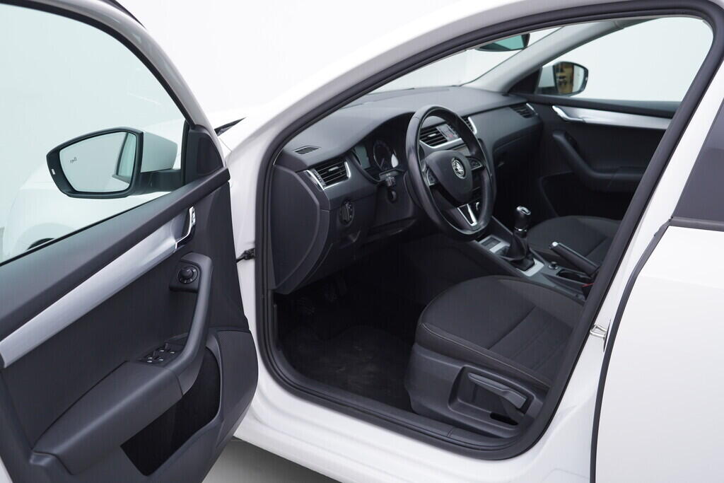 OV190V09418_18.webp_OCTAVIA Bussines 1.0 TSI 85 kW manuál