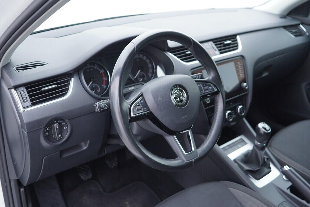 OV190V09418_22.webp_OCTAVIA Bussines 1.0 TSI 85 kW manuál