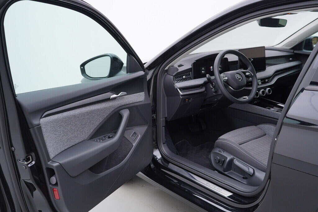 OV190V09420_18.webp_SUPERB Selection 2.0 TDI 110 kW automat, DPH