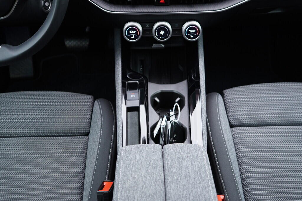 OV190V09420_36.webp_SUPERB Selection 2.0 TDI 110 kW automat, DPH