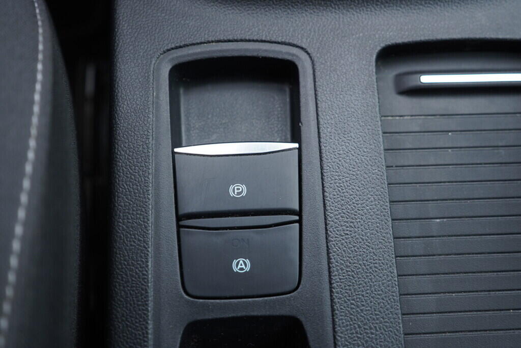 OV190V09428_40.webp_FOCUS Connected 1.5  88 kW automat, DPH