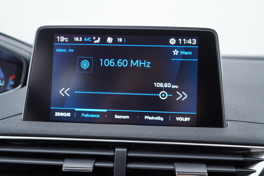 OV190V09435_31.webp_3008 Allure 1.5  96 kW automat