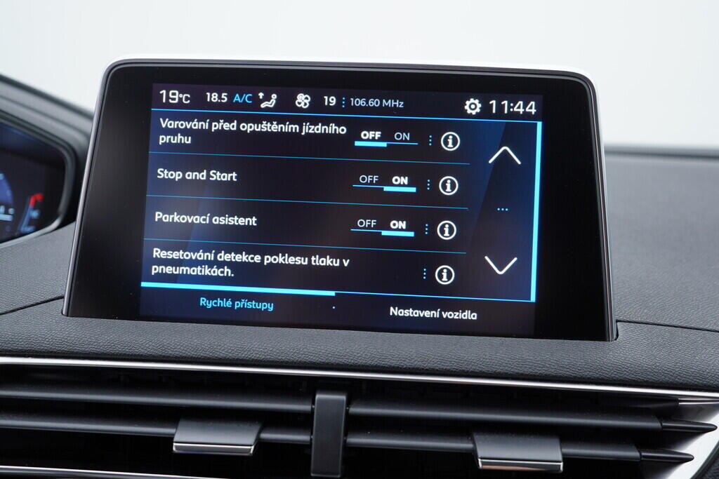 OV190V09435_32.webp_3008 Allure 1.5  96 kW automat