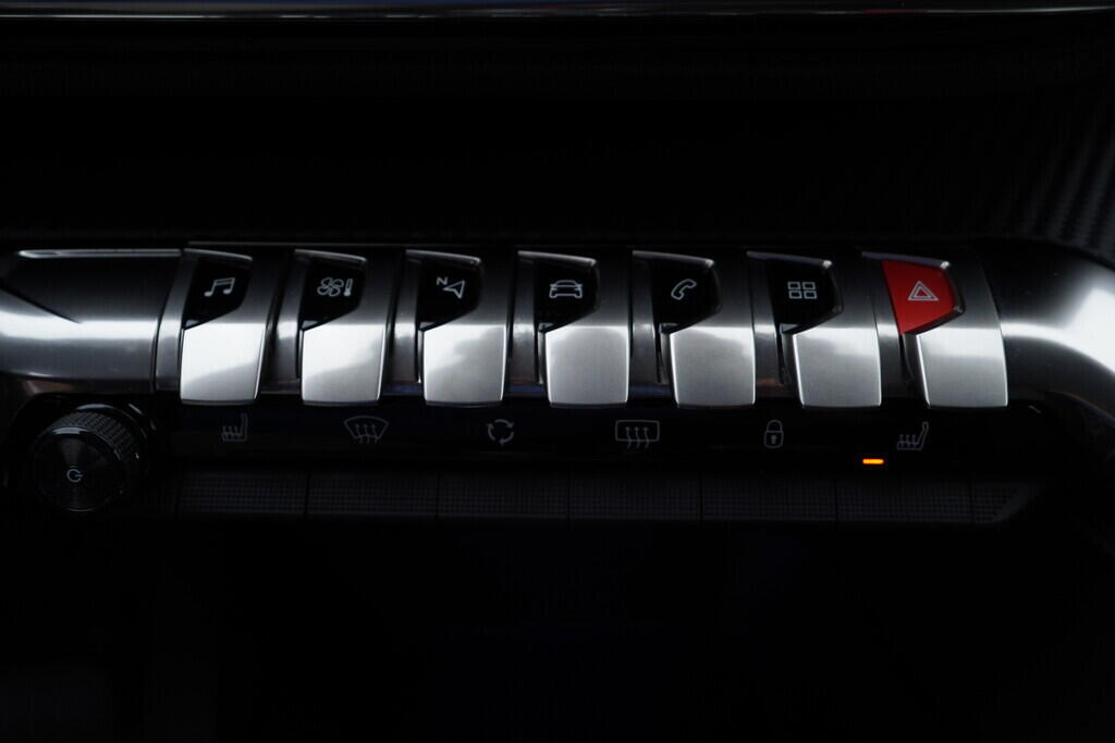 OV190V09435_36.webp_3008 Allure 1.5  96 kW automat