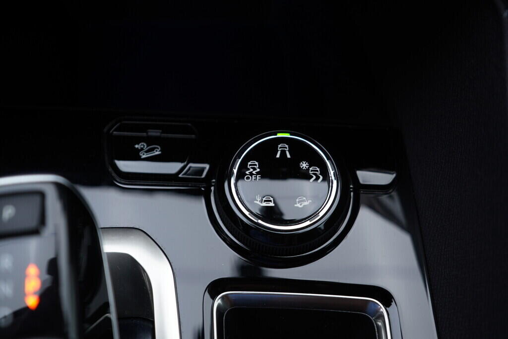 OV190V09435_37.webp_3008 Allure 1.5  96 kW automat