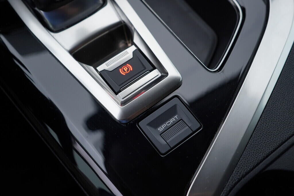 OV190V09435_40.webp_3008 Allure 1.5  96 kW automat