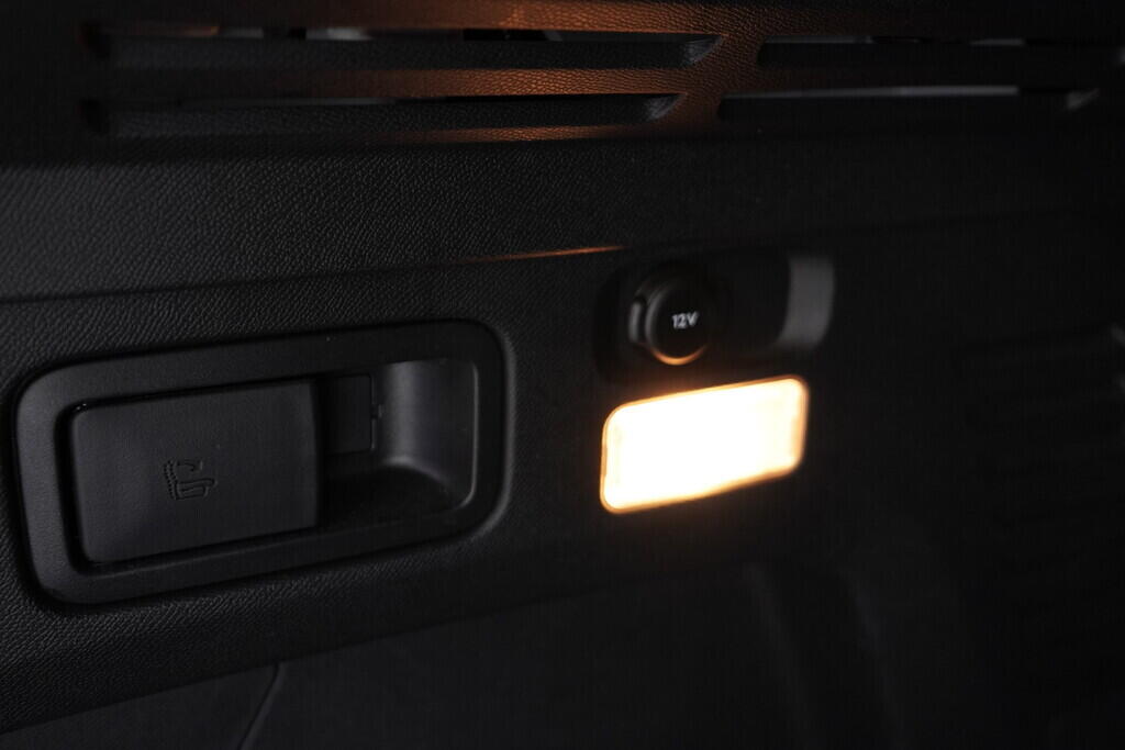 OV190V09435_45.webp_3008 Allure 1.5  96 kW automat