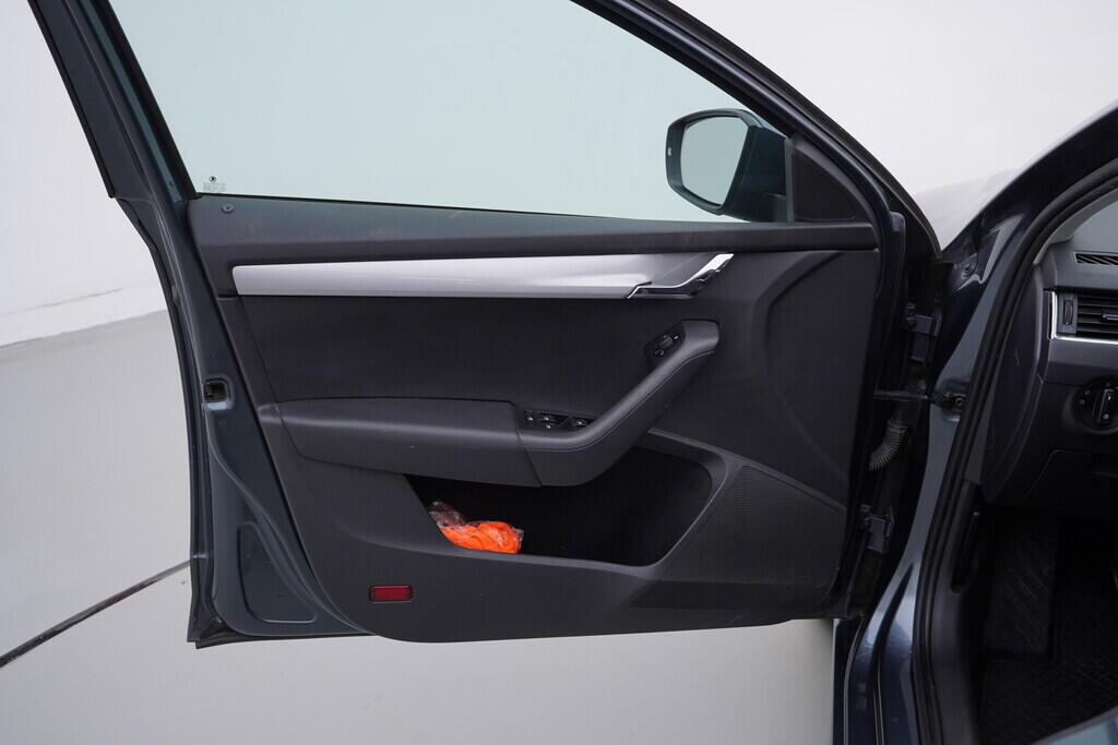 OV190V09438_19.webp_OCTAVIA Ambition Plus 2.0 TDI 81 kW manuál