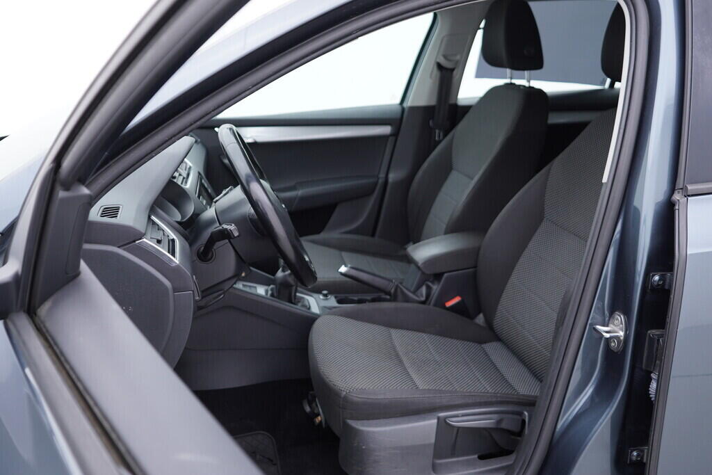 OV190V09438_23.webp_OCTAVIA Ambition Plus 2.0 TDI 81 kW manuál