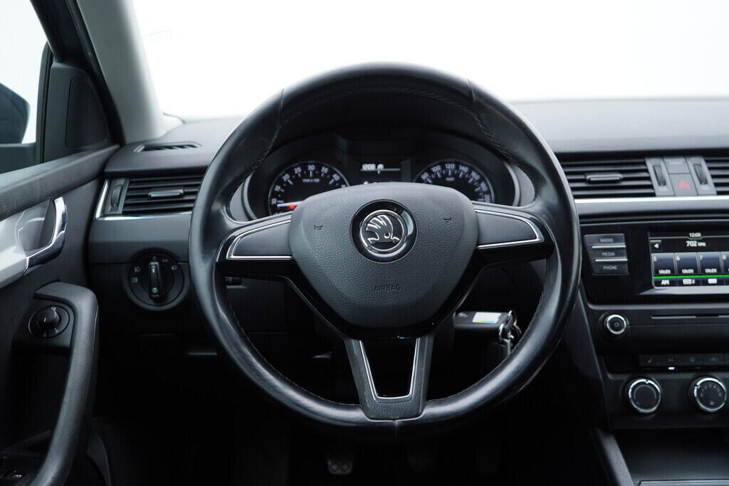 OV190V09438_27.webp_OCTAVIA Ambition Plus 2.0 TDI 81 kW manuál