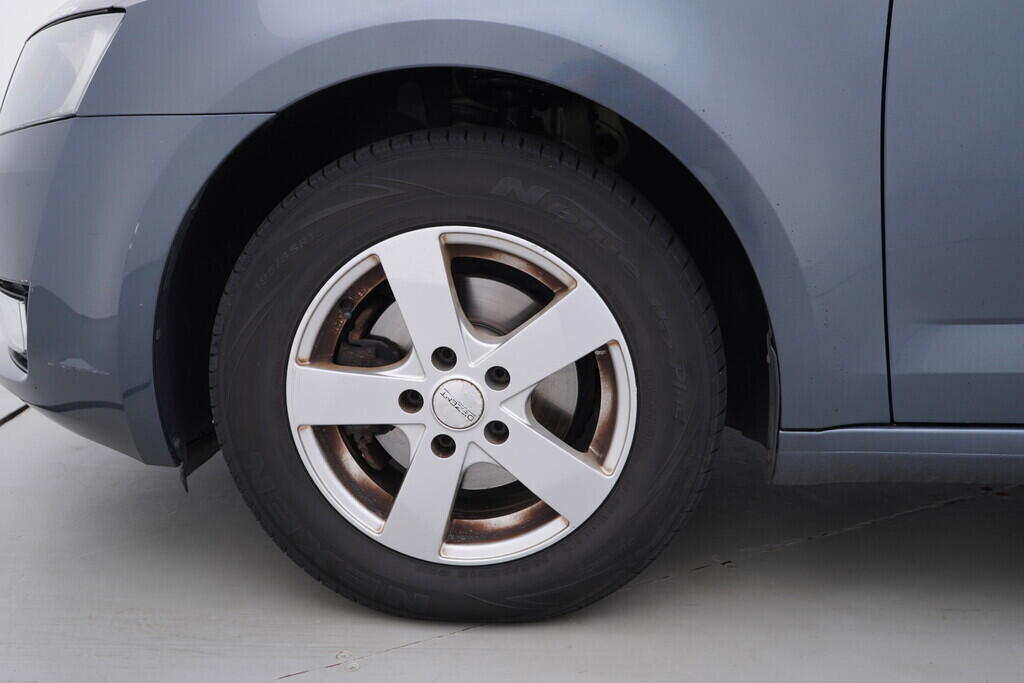 OV190V09438_42.webp_OCTAVIA Ambition Plus 2.0 TDI 81 kW manuál