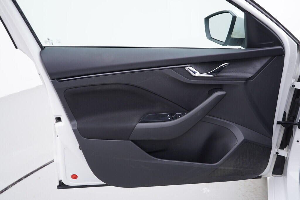 OV190V09440_19.webp_SCALA Ambition 1.5 TSI 110 kW manuál, DPH