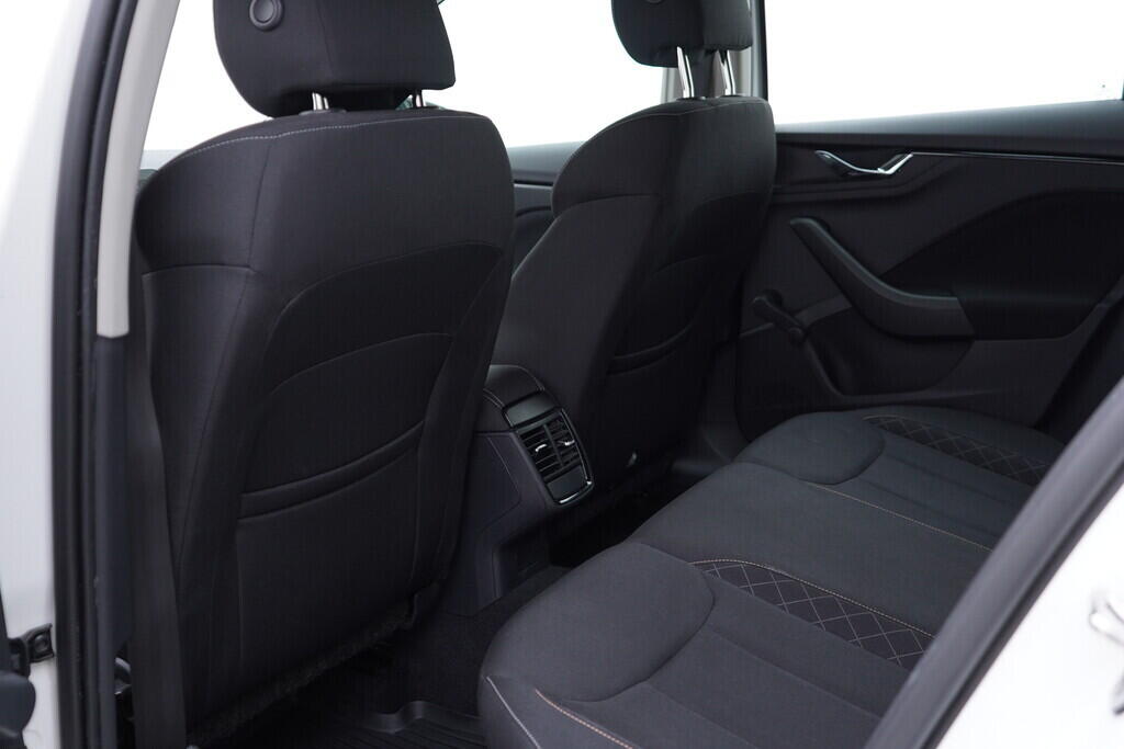 OV190V09440_31.webp_SCALA Ambition 1.5 TSI 110 kW manuál, DPH