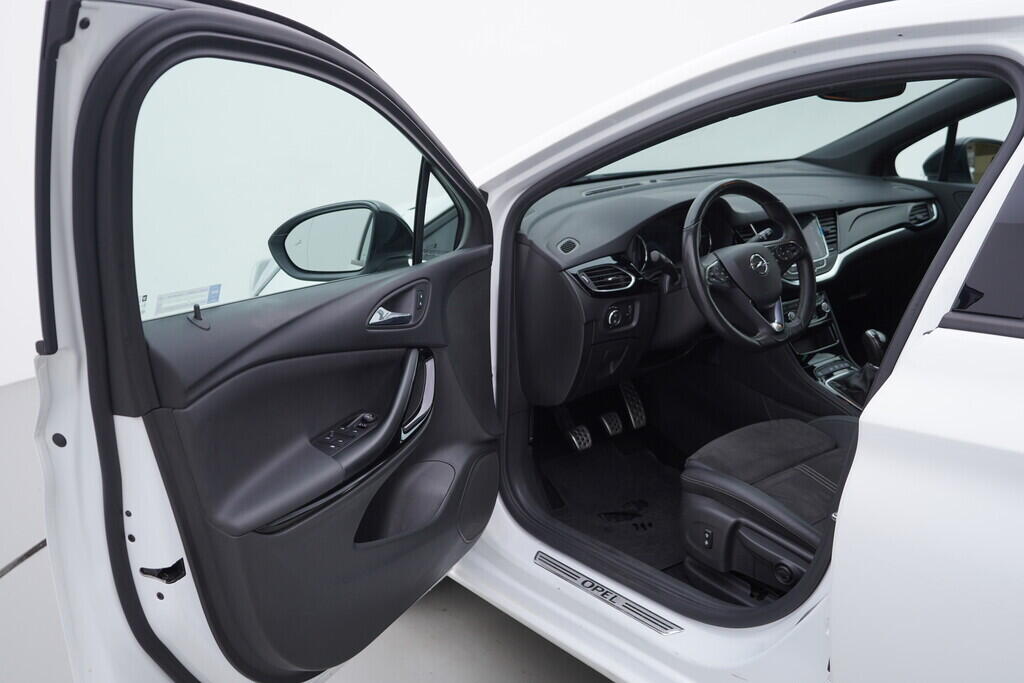 OV190V09441_18.webp_ASTRA Ultimate 1.2 LIH 107 kW manuál, DPH