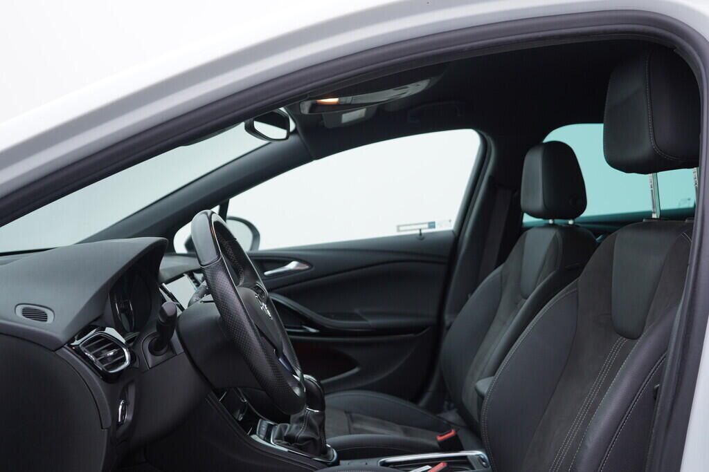 OV190V09441_23.webp_ASTRA Ultimate 1.2 LIH 107 kW manuál, DPH