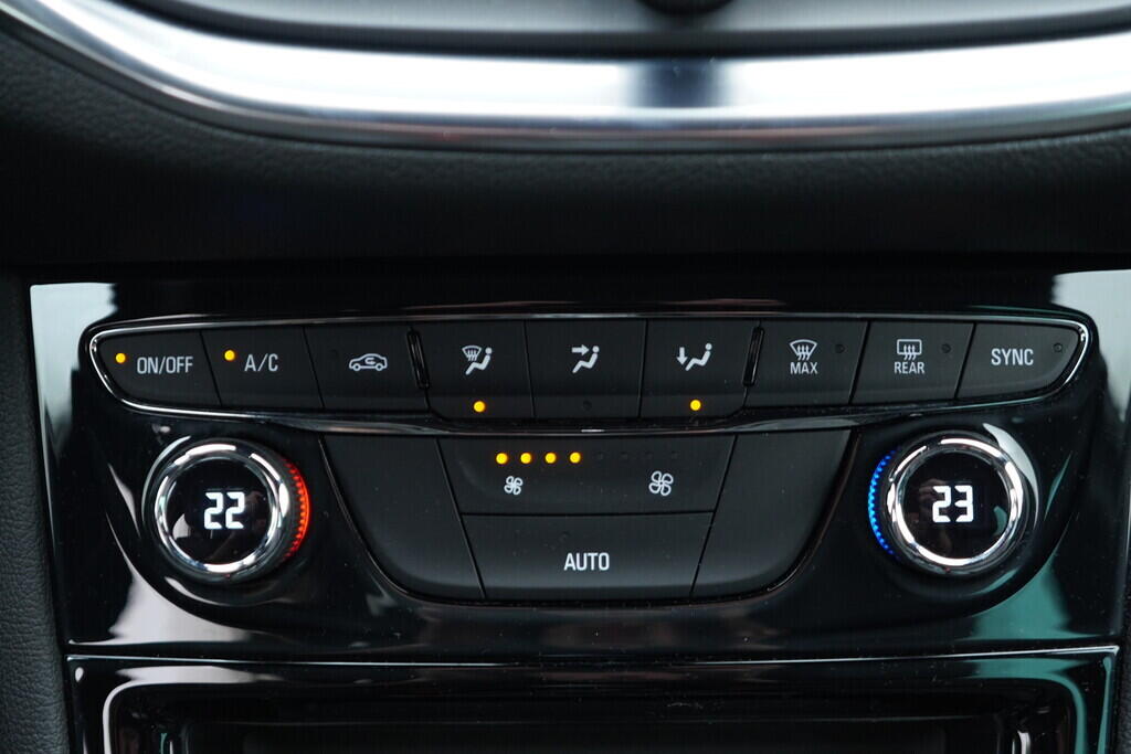 OV190V09441_34.webp_ASTRA Ultimate 1.2 LIH 107 kW manuál, DPH