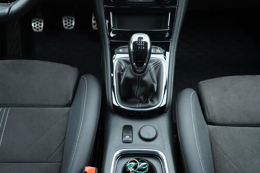 OV190V09441_35.webp_ASTRA Ultimate 1.2 LIH 107 kW manuál, DPH