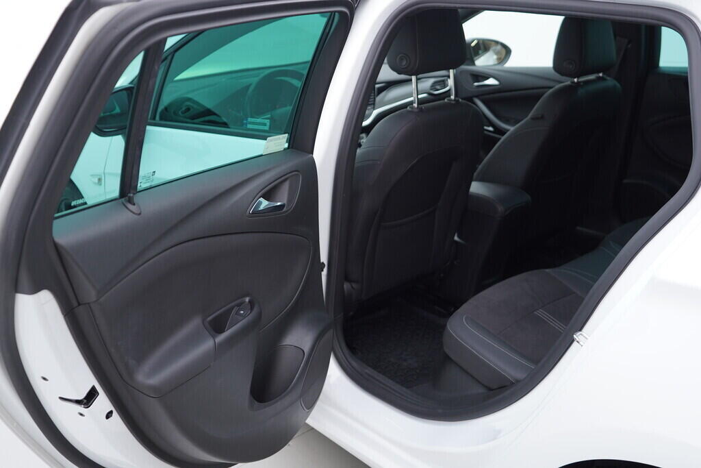 OV190V09441_36.webp_ASTRA Ultimate 1.2 LIH 107 kW manuál, DPH