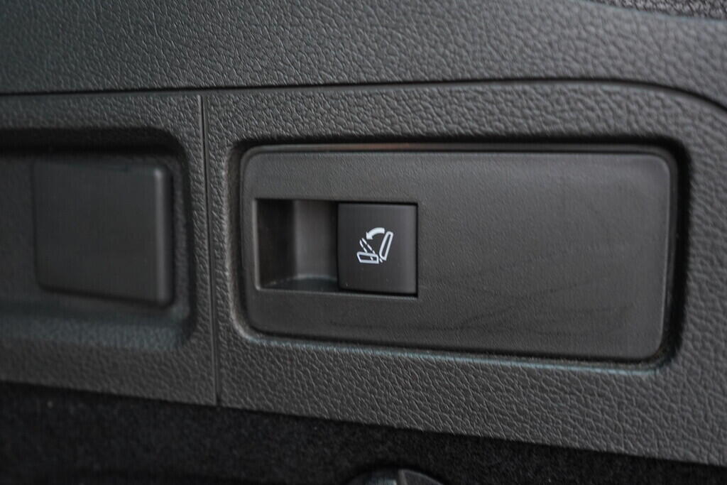 OV190V09441_39.webp_ASTRA Ultimate 1.2 LIH 107 kW manuál, DPH