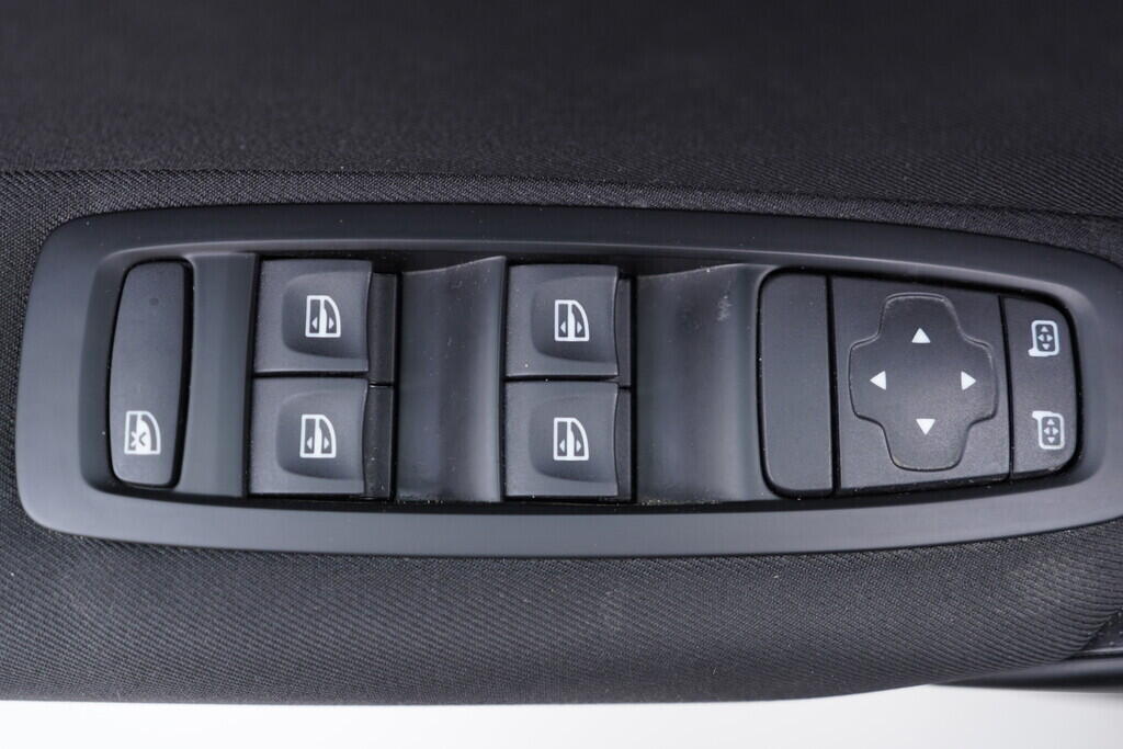 OV190V09442_20.webp_MÉGANE Limited 1.3  103 kW automat, DPH