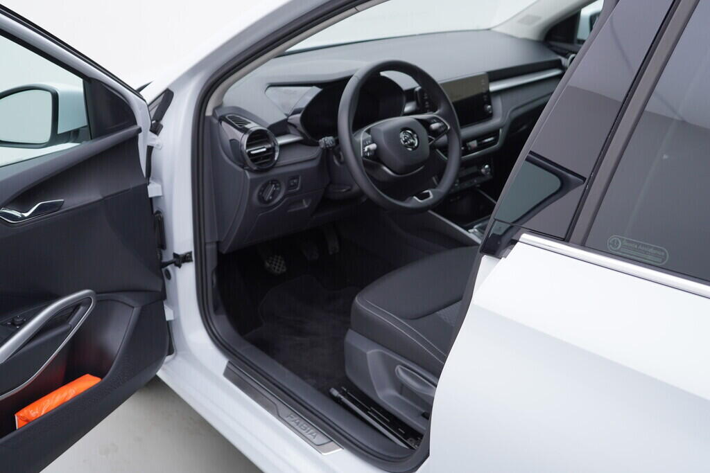 OV190V09456_18.webp_FABIA Top Selection 1.0 TSI 70 kW manuál, DPH