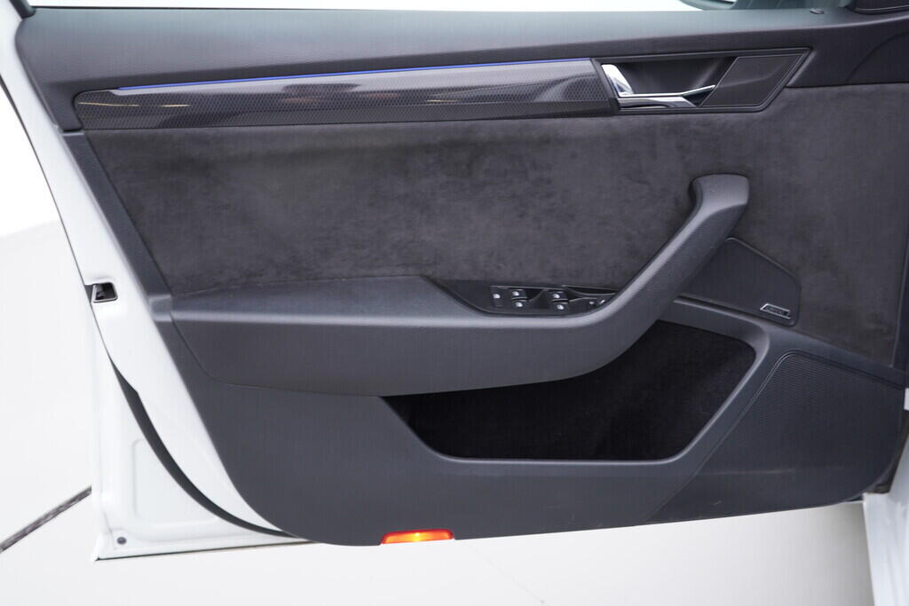 OV190V09457_19.webp_SUPERB Sport 2.0 TDI 140 kW automat