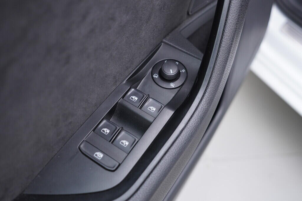 OV190V09457_20.webp_SUPERB Sport 2.0 TDI 140 kW automat