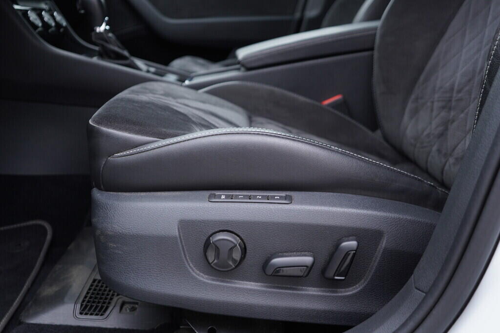 OV190V09457_22.webp_SUPERB Sport 2.0 TDI 140 kW automat