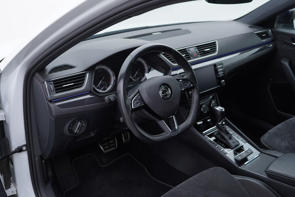 OV190V09457_23.webp_SUPERB Sport 2.0 TDI 140 kW automat