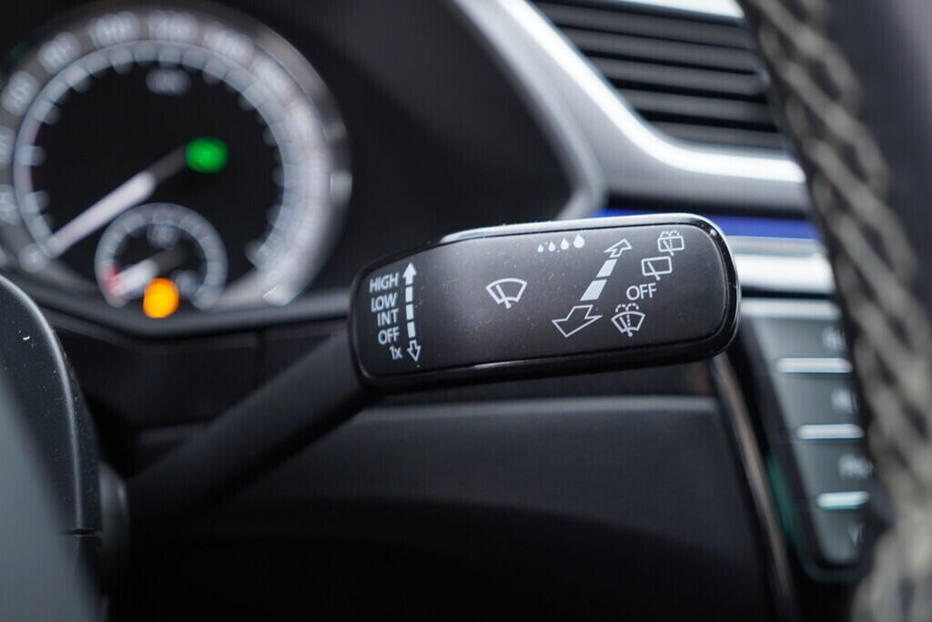 OV190V09457_27.webp_SUPERB Sport 2.0 TDI 140 kW automat