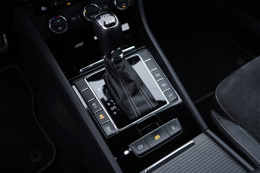 OV190V09457_33.webp_SUPERB Sport 2.0 TDI 140 kW automat