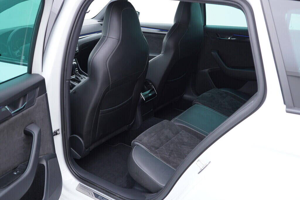 OV190V09457_34.webp_SUPERB Sport 2.0 TDI 140 kW automat