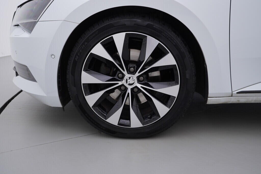 OV190V09457_43.webp_SUPERB Sport 2.0 TDI 140 kW automat