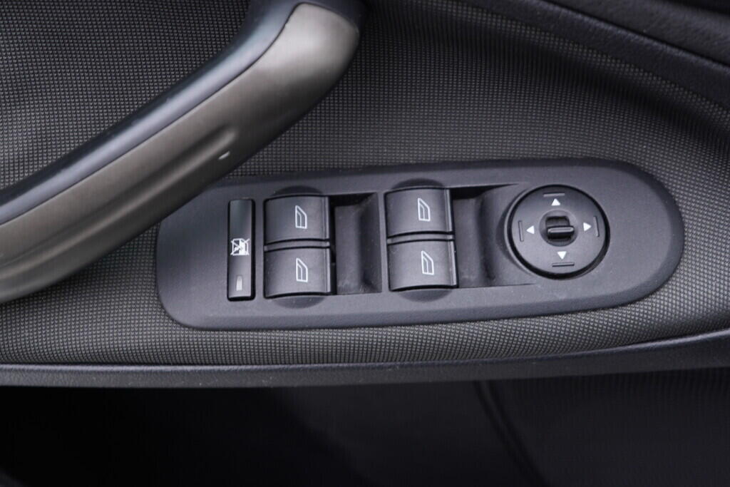 OV190V09458_20.webp_S-MAX Trend 2.5 WA6 162 kW manuál