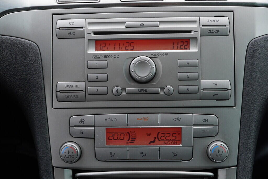 OV190V09458_28.webp_S-MAX Trend 2.5 WA6 162 kW manuál