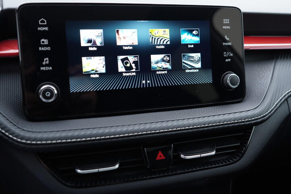 OV190V09460_27.webp_FABIA Monte Carlo 1.0 TSI 85 kW manuál, DPH